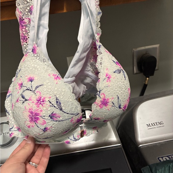 Victoria's Secret Other - Victoria’s Secret 36DD Push Up Lace Floral Front Closure Bra